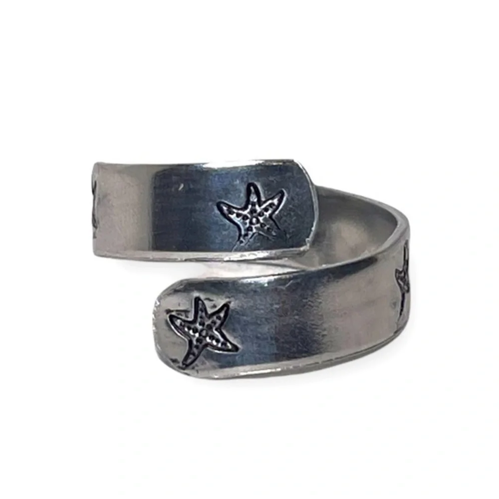 Handmade‎ 8/9 hand stamped starfish pattern adjustable hypoallergenic wrap ring